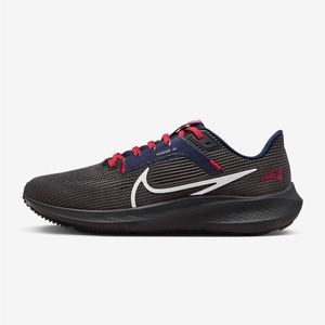 Brand New Men’s Nike Pegasus 40
NEW ENGLAND PATRIOTS 

Size - 10.5